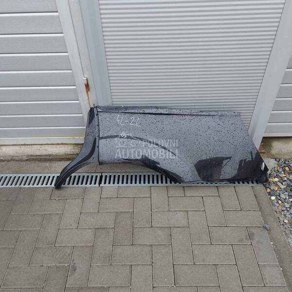 Leva polustranica za Audi Q7 od 2005. do 2014. god.