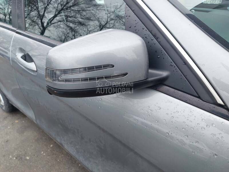 Desni Retrovizor za Mercedes Benz C 180, C 200, C 220 ... od 2007. do 2013. god.