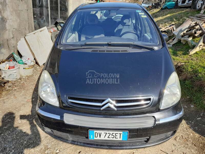 prednji branik za Citroen Xsara Picasso od 2004. do 2010. god.