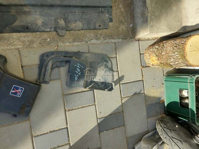 Poklopac akumulatora osiguraca za Peugeot 407