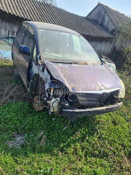 Toyota Corolla Verso 2.0d 2003. god. -  kompletan auto u delovima
