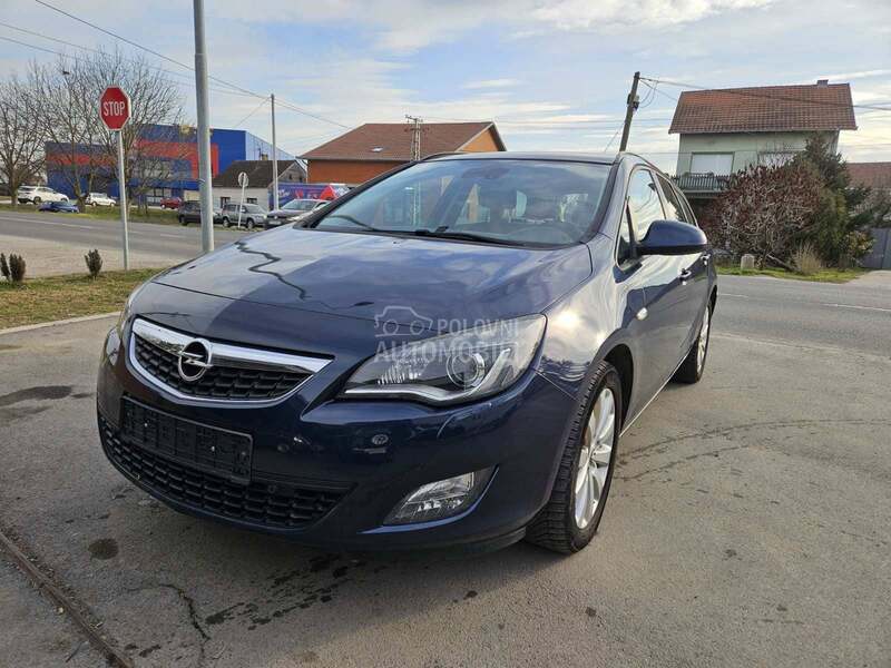 Opel Astra J Xenon 2012. god. -  kompletan auto u delovima
