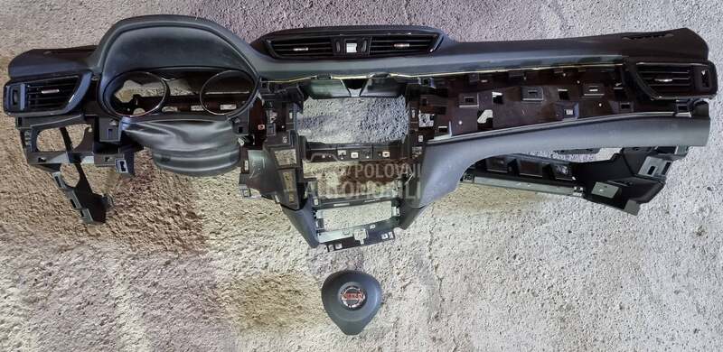 Instrument tabla za Nissan X-Trail od 2018. do 2021. god.