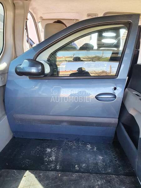 vrata prednja leva karavan za Dacia Logan od 2006. do 2013. god.