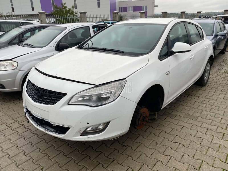Delovi za Opel Astra J