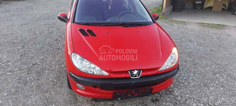 maska sa znakom crvena za Peugeot 206