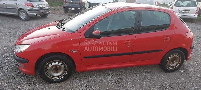 levo krilo crveno za Peugeot 206