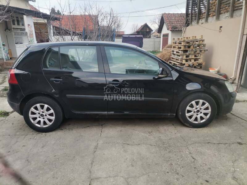 Volkswagen Golf 5 -  kompletan auto u delovima