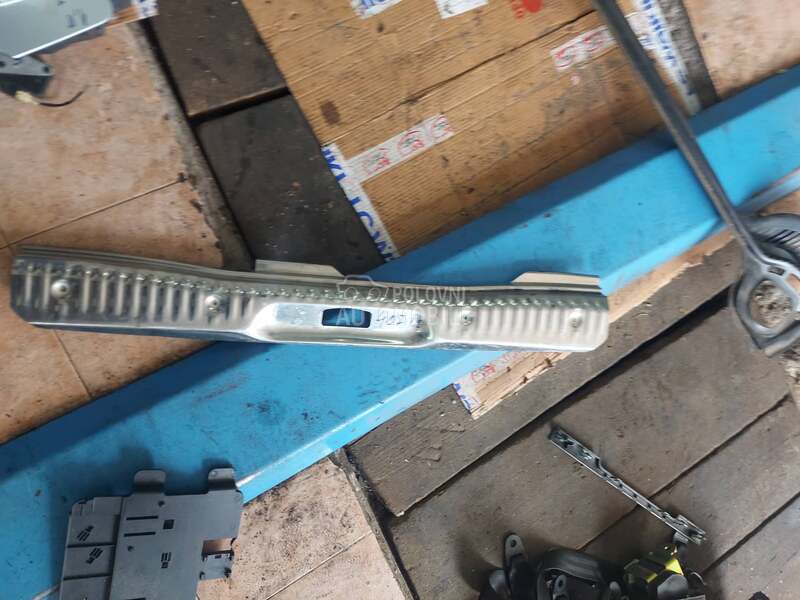 Lajna gepeka hrom sw za Peugeot 407