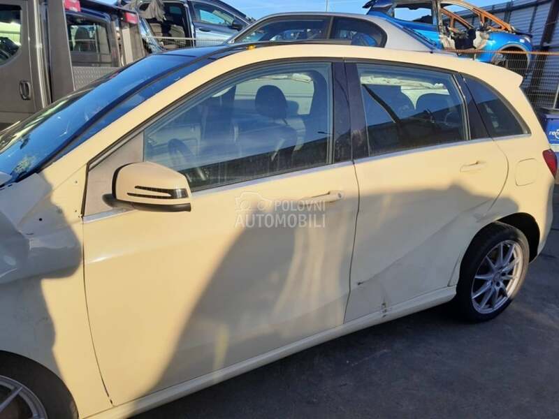 Vrata prednja leva za Mercedes Benz B 150, B 170, B 180 ... od 2011. do 2019. god.