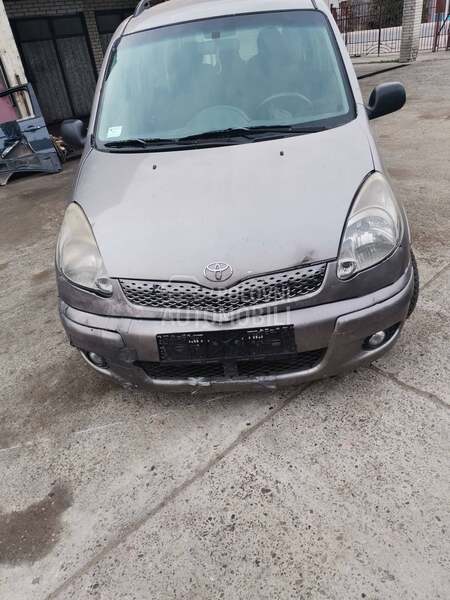 Toyota Yaris Verso 2005. god. -  kompletan auto u delovima