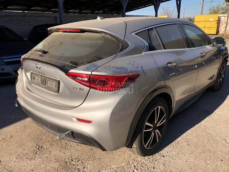 Infiniti Q30 -  kompletan auto u delovima
