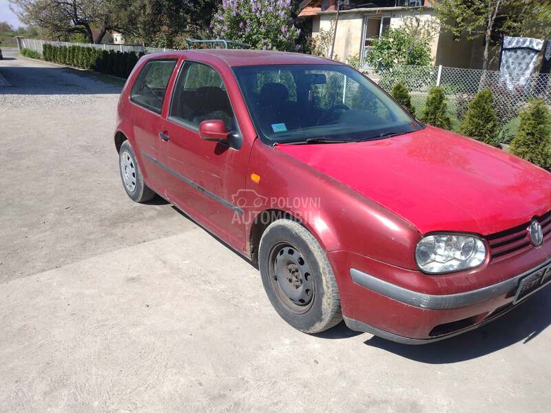 Volkswagen Golf 4 2000. god. -  kompletan auto u delovima