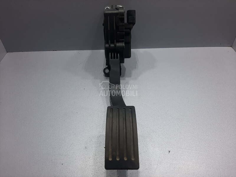PAPUCICA GASA za Ford Focus