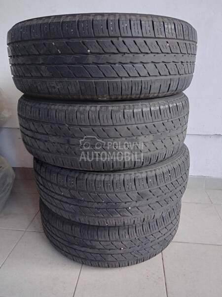 Ostalo 215/60 R17 Sve sezone