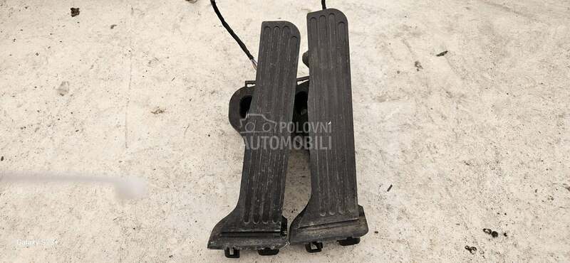 70.PAPUCA GASA za Volkswagen Touran, Passat B6, Ostalo od 2003. do 2010. god. - 7K1721503L