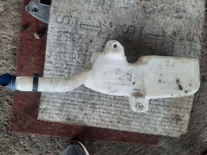 posuda za brisace 2005 god za Fiat Panda