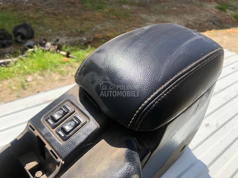 NASLON ZA RUKU za Nissan Primera od 2002. do 2007. god.