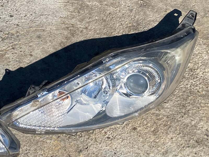 prednji farovi za Ford B-Max, C-Max, Fiesta ... od 1999. do 2015. god.