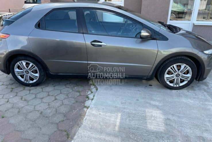Honda Civic bz 2007. god. -  kompletan auto u delovima