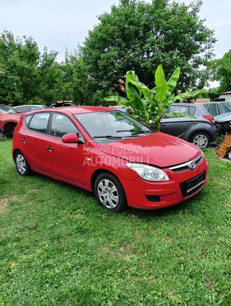 Hyundai i30 2010. god. -  kompletan auto u delovima