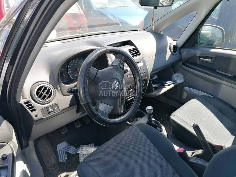Suzuki SX4 -  kompletan auto u delovima