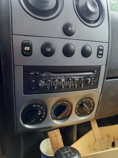 Radio fabrički za Peugeot Partner, Ranch