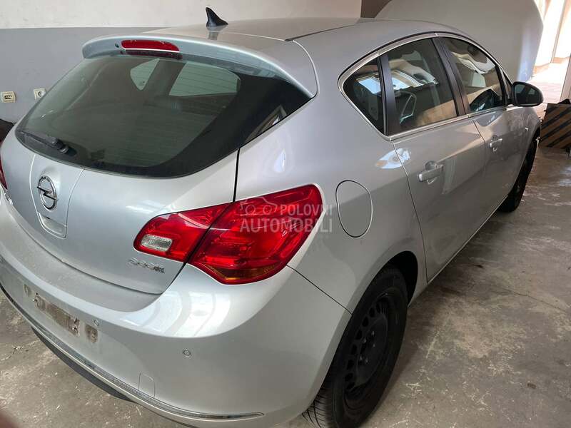 polustranica stub za Opel Astra J od 2009. do 2022. god.