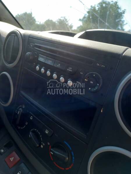 Fabrički radio za Peugeot Partner