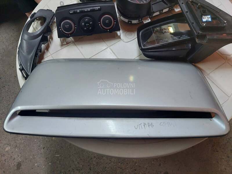 usis na haubi grba za Suzuki Grand Vitara od 2000. do 2006. god.