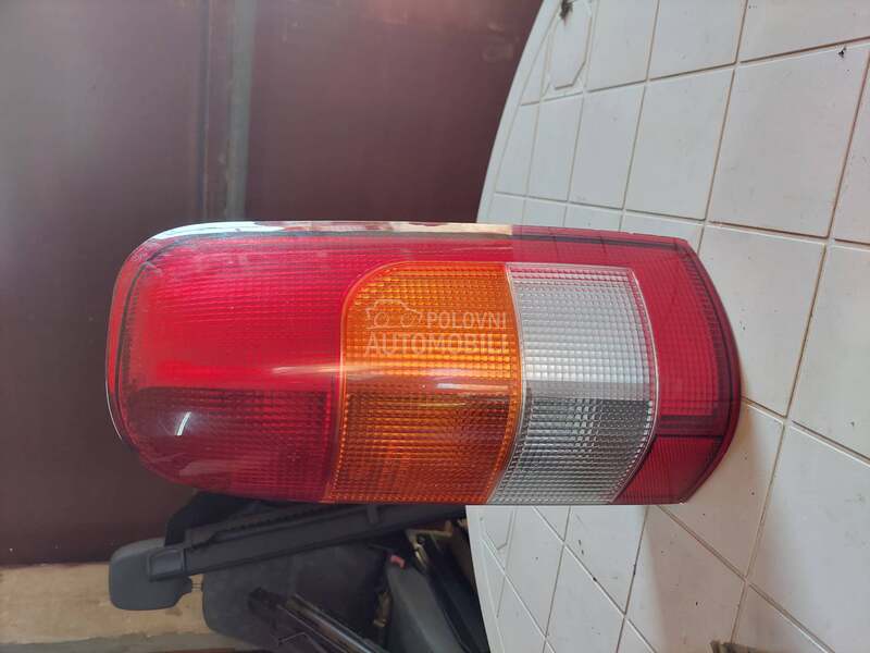 stop svetlo desno za Nissan Vanette od 1992. do 2002. god.