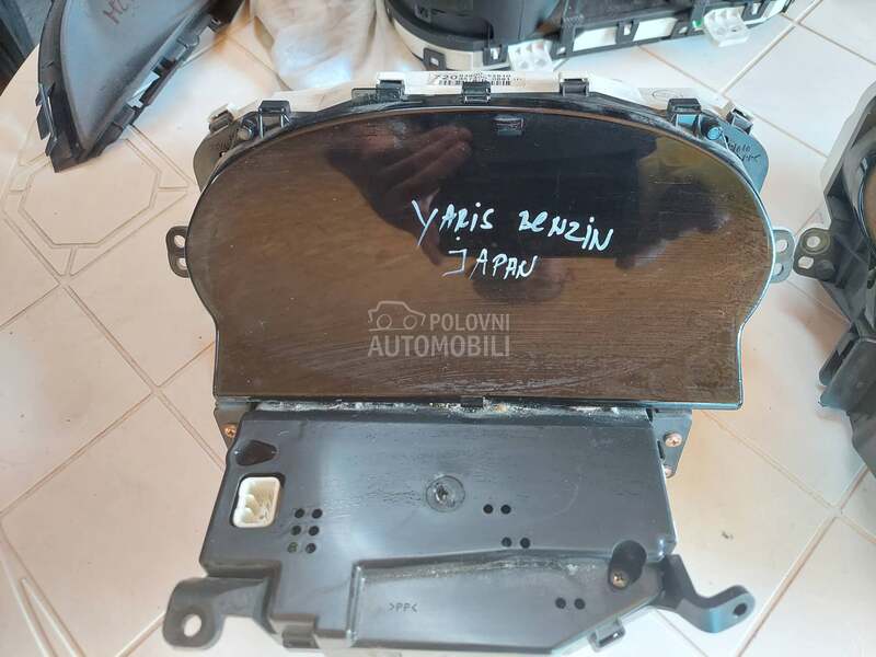 digitalni kilometar sat za Toyota Yaris