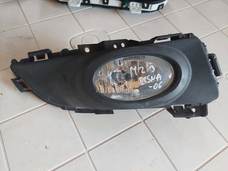 desna resetka u braniku za Mazda 3 od 2003. do 2006. god.