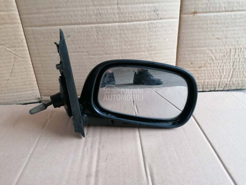 126.Suvozavec,desni retrovizor za Nissan Micra