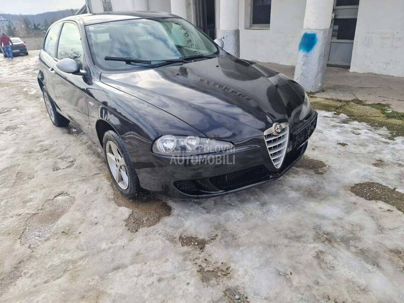 Alfa Romeo 147 -  kompletan auto u delovima