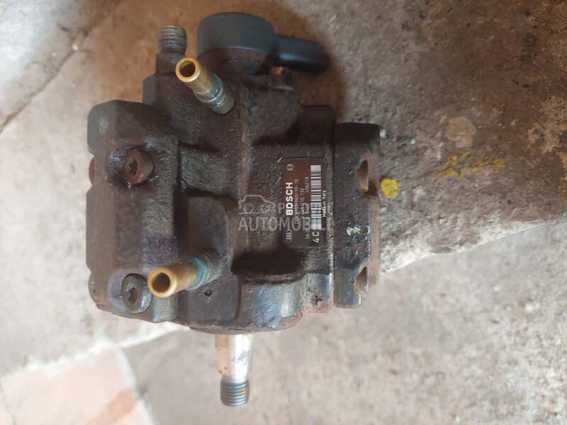 Bosch pumpa za Peugeot 806, 807, Expert od 1996. do 2008. god.
