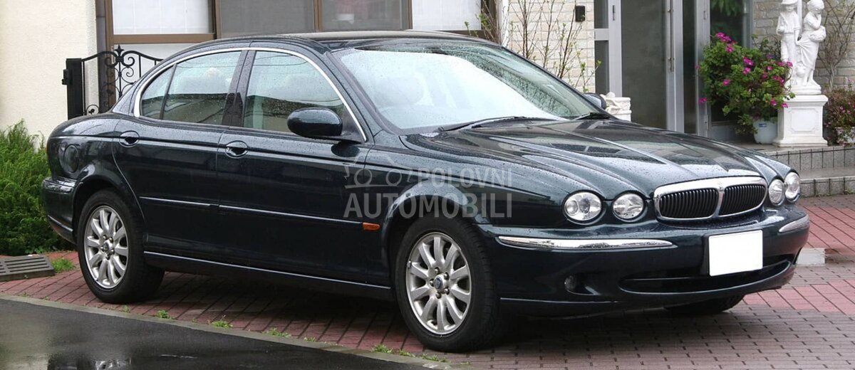 Polustranica, stub za Jaguar X-Type od 2001. do 2009. god.