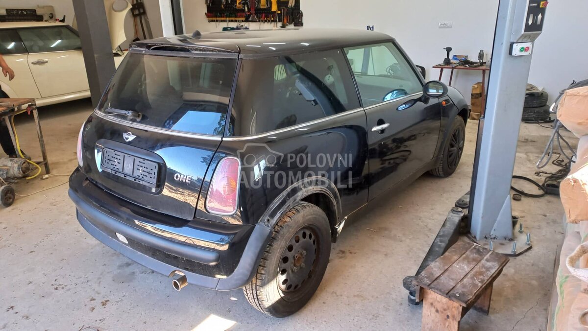 MINI One -  kompletan auto u delovima
