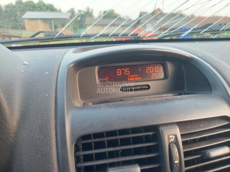 Centralni displej za Renault Clio