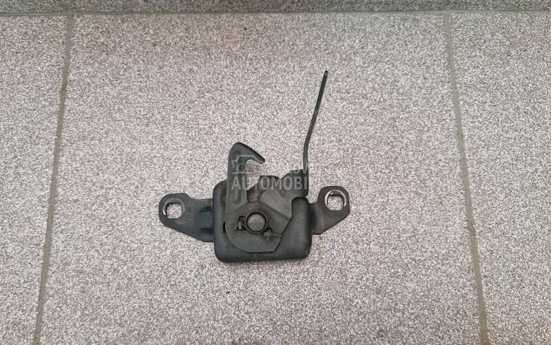 Bravica haube za Renault Twingo od 2007. do 2014. god.