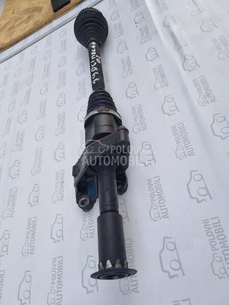 POLUOSOVINA  DESNA 19 DCI za Renault Megane od 2000. do 2003. god.