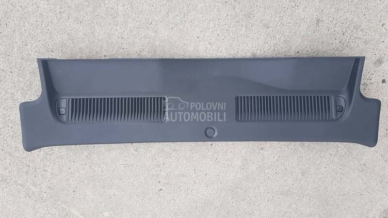 plastika veznog lima u gepeku za Fiat Grande Punto
