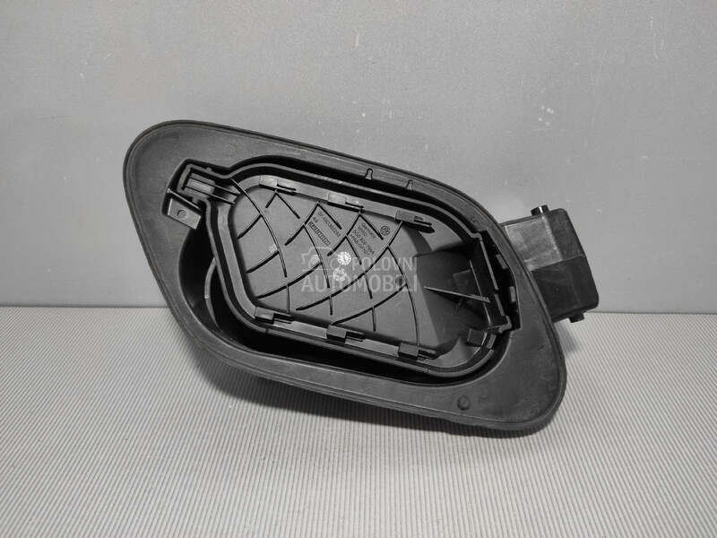 POKLOPAC REZERVOARA za Volkswagen Golf 7 - 5G0809799A