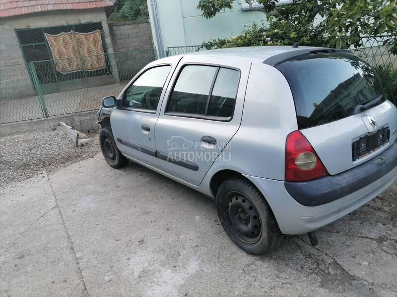 Renault Clio 2002. god. -  kompletan auto u delovima