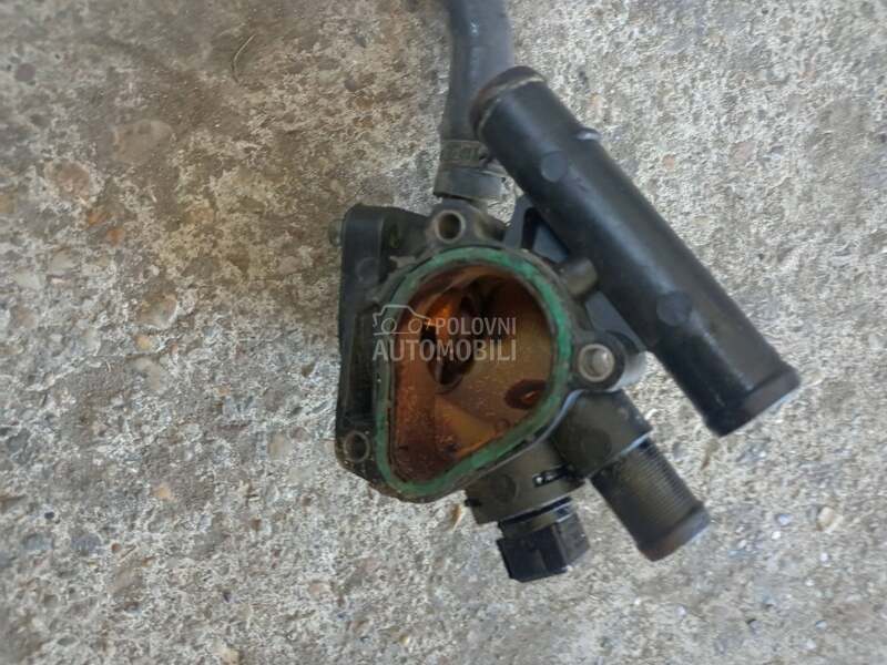 Kućište termostata za Mitsubishi Carisma od 1998. do 2003. god.