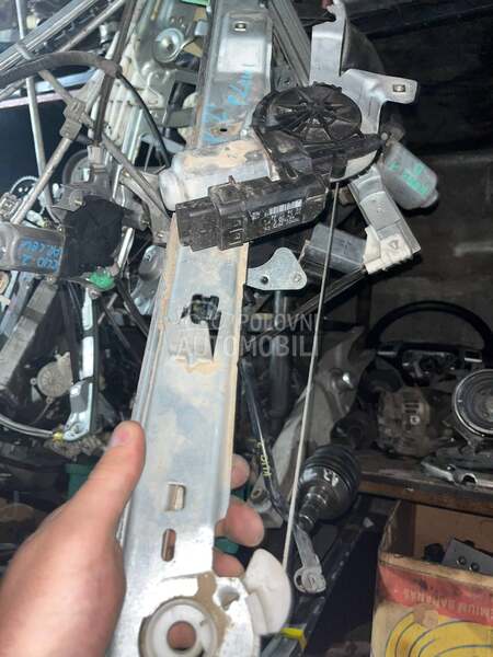 Prednji levi podizac stakla za Renault Scenic