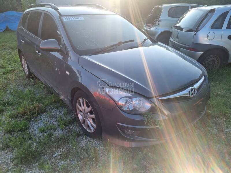 Hyundai i30 1.6d 2011. god. -  kompletan auto u delovima