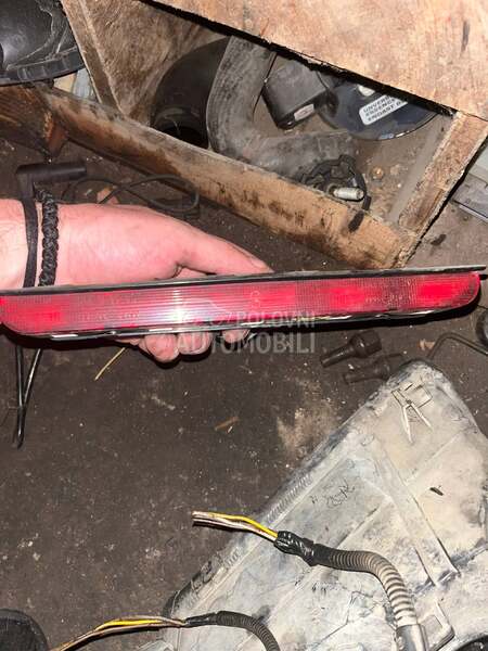 Trece stop svetlo za Peugeot 106