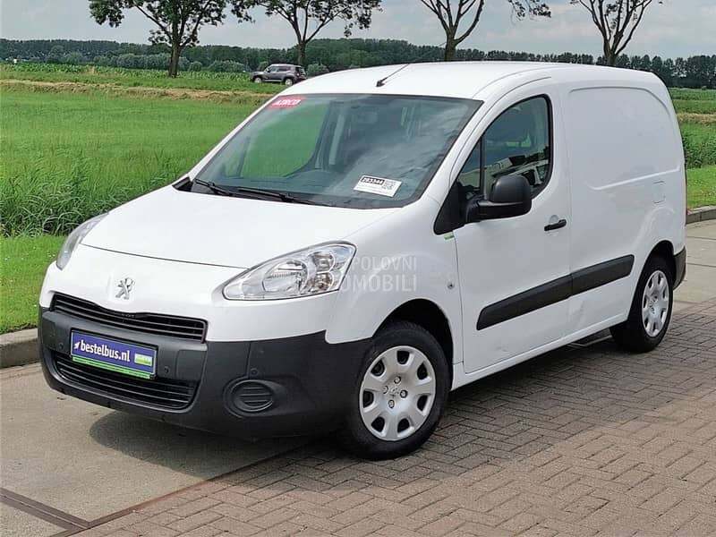 Peugeot Partner Delovi 2010. god. -  kompletan auto u delovima