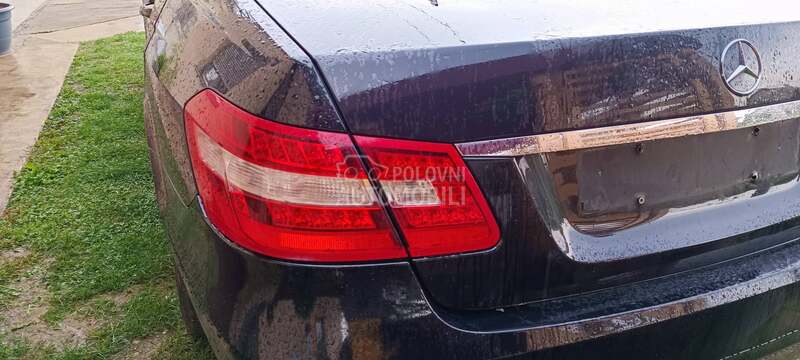 leva stop lampa za Mercedes Benz E Klasa od 2009. do 2015. god.